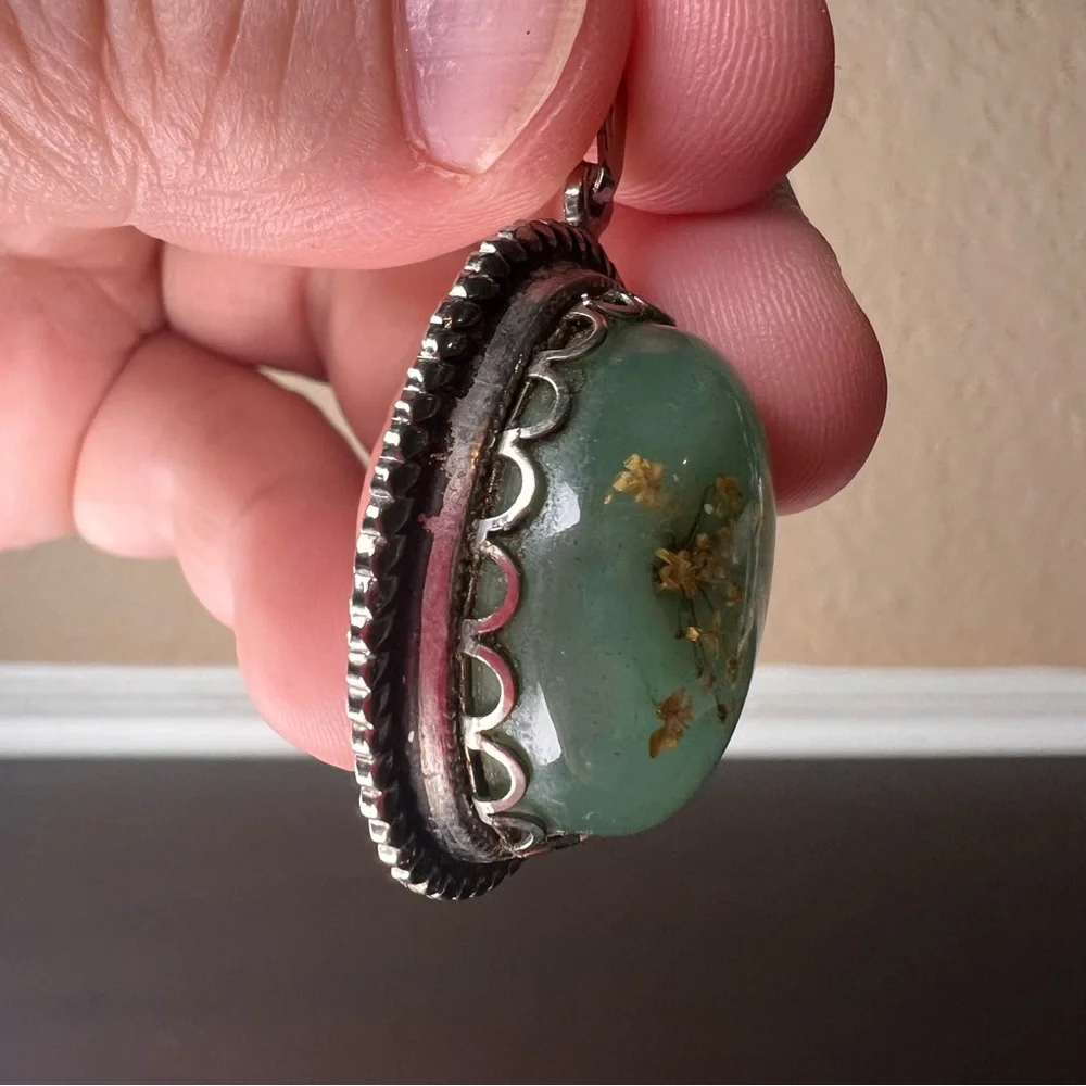 Vintage 1970’s Green Resin Cabochon w Real Flower Inside Pendant, Flora Fauna